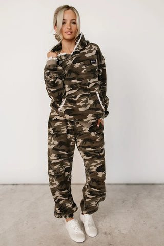 *Ampersand Ave* Comfort Zone Joggers - Camo Lace